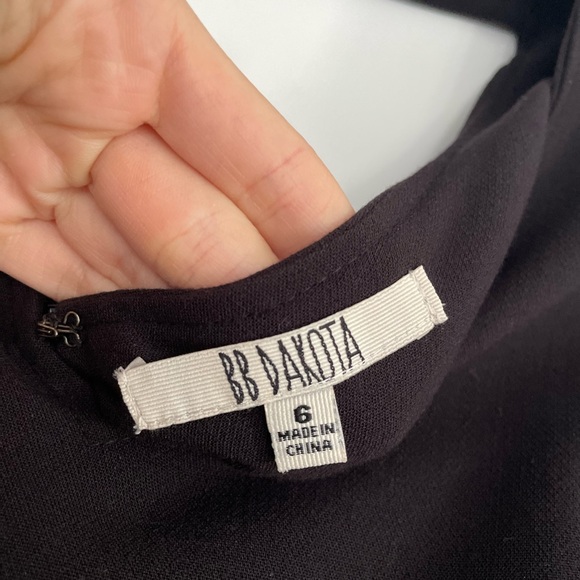 BB Dakota Black V-Neck Bodycon Cocktail Dress With Leather Sleeves Size 6 - Picture 2 of 4